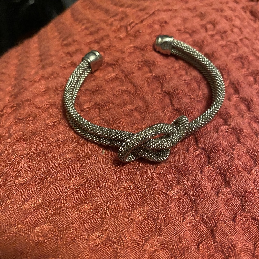 Unique silver knot bracelet